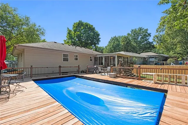 $300,000 | 517 Northeast Johnston Drive, Blue Springs, MO 64014