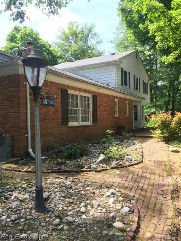 33789 Hunters Pointe Road Farmington Hills, MI 48331 - Photo 4 of 22