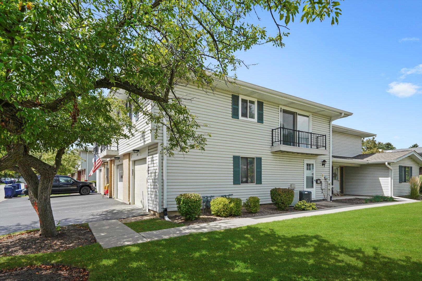 1100 Stoughton Court, Unit 1711 Schaumburg, IL 60193 - Photo 2 of 20 a front view of a house with a yard and tree
