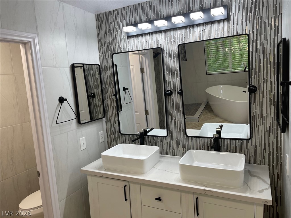 1194 Stormy Valley Road Las Vegas, NV 89123 - Photo 17 of 31 PRIMARY BATHROOM