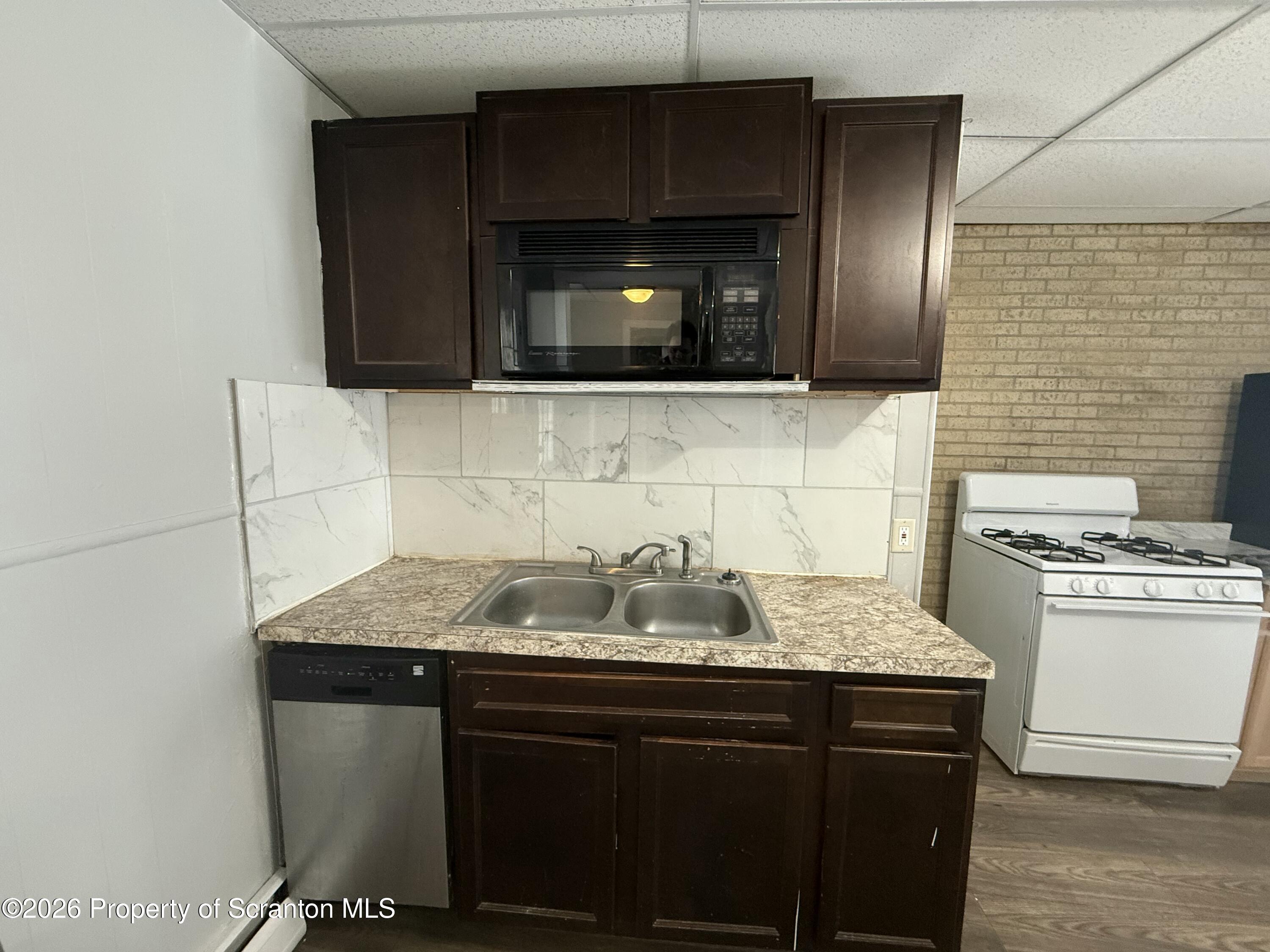 375 Grove Street, Unit 2 Scranton, PA 18508 - Photo 3 of 9 IMG_5419