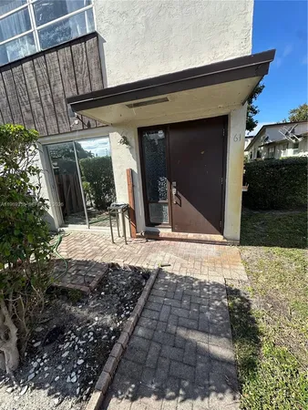$2,400 | 3201 Northwest 4th Terrace, Unit 61, Pompano Beach, FL 33064