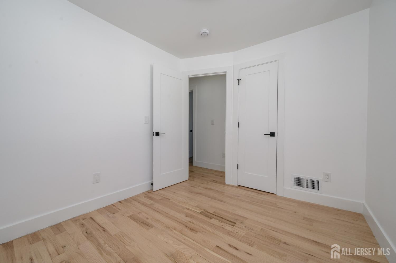 341 Forest Drive Union, NJ 07083 - Photo 25 of 44