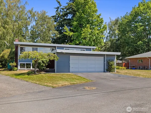 $875,000 | 817 Olympic Boulevard, Unit A, Everett, WA 98203