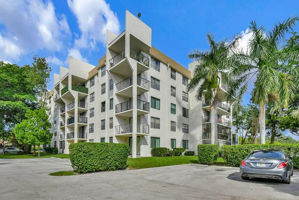 $160,000 | 6190 Woodlands Boulevard, Unit 312, Tamarac, FL 33319