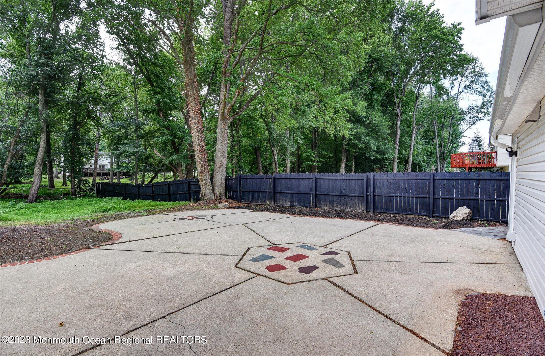 17 Canadian Woods Road Marlboro, NJ 07746 - Photo 26 of 28 27-Patio