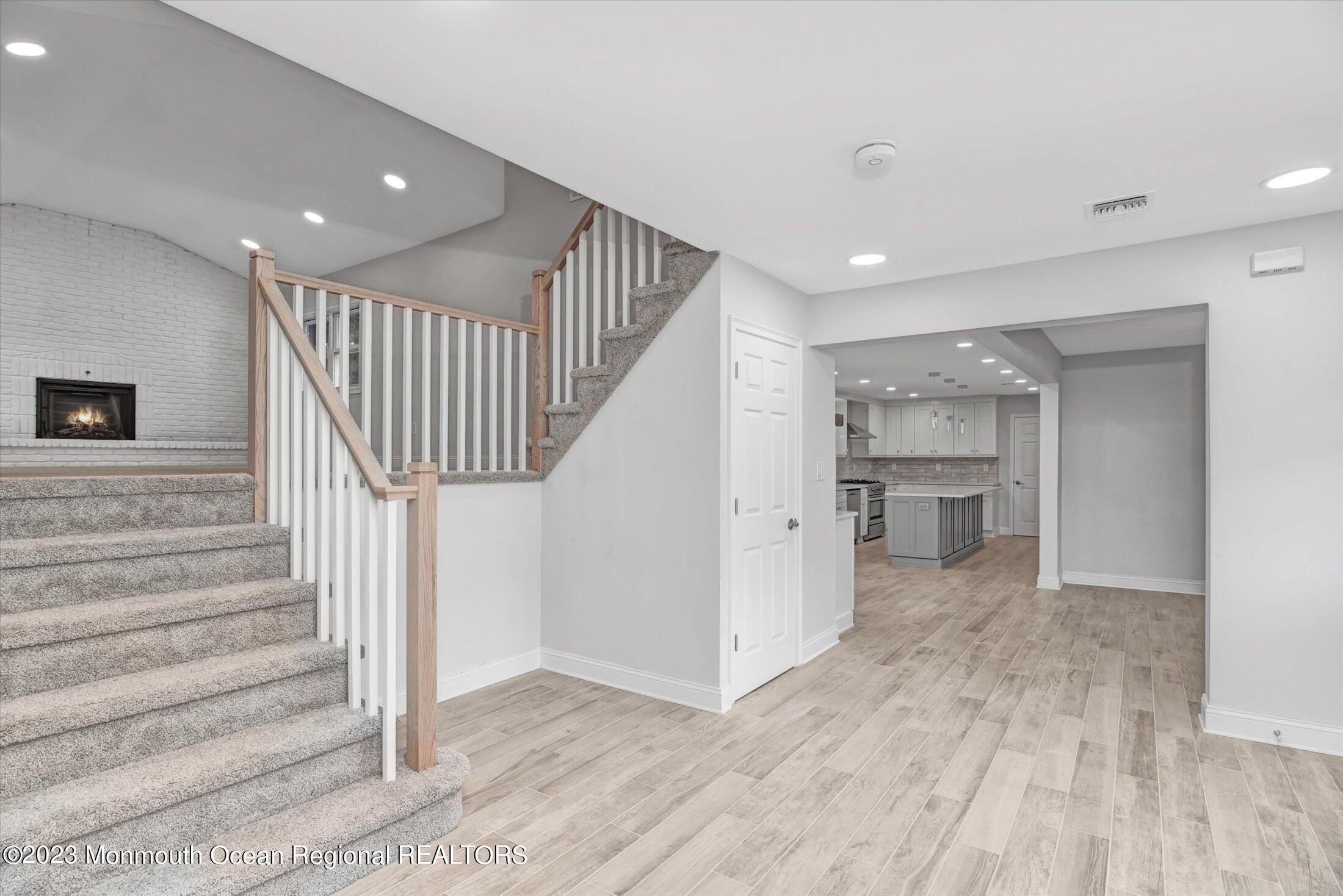 17 Canadian Woods Road Marlboro, NJ 07746 - Photo 3 of 28 03-Foyer