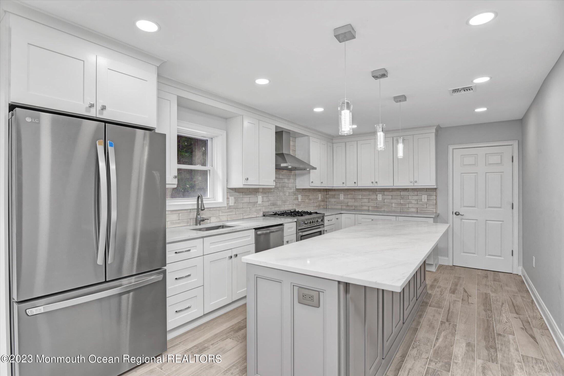 17 Canadian Woods Road Marlboro, NJ 07746 - Photo 5 of 28 09-Kitchen