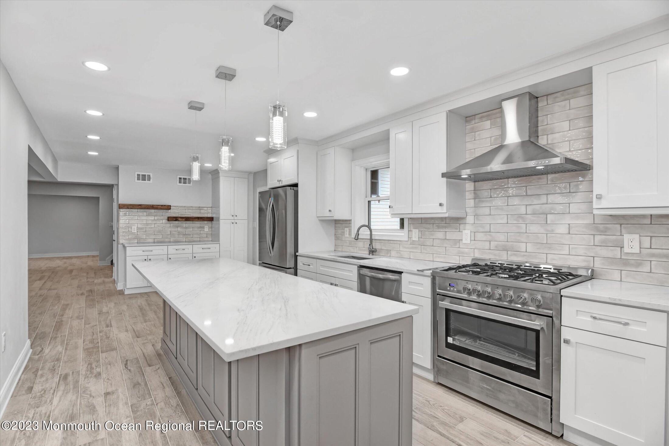 17 Canadian Woods Road Marlboro, NJ 07746 - Photo 6 of 28 10-Kitchen