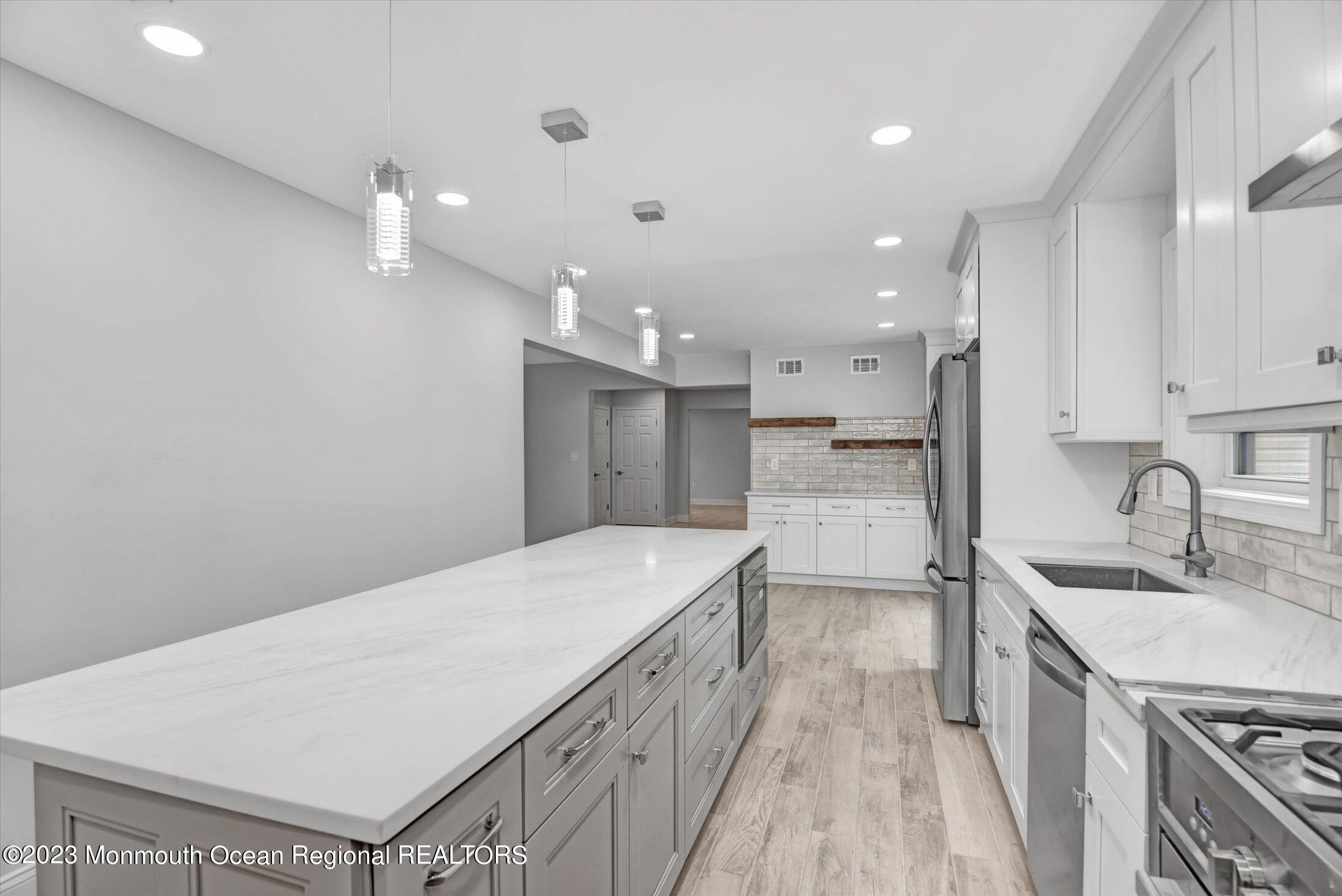 17 Canadian Woods Road Marlboro, NJ 07746 - Photo 7 of 28 11-Kitchen