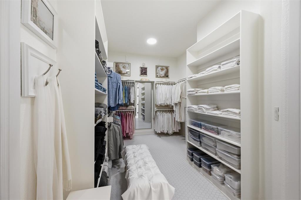 318 Arapahoe Ridge Weatherford, TX 76087 - Photo 21 of 40 Showcase primary closet