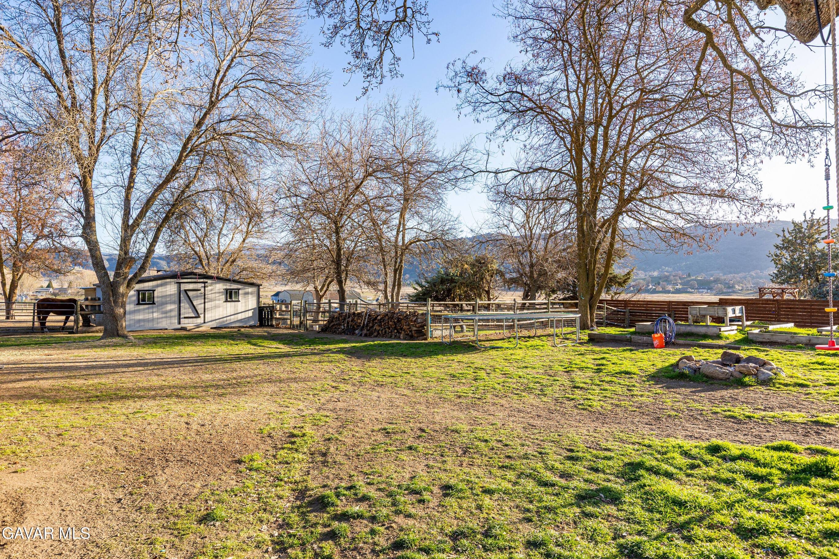 28050 Black Gold Way Tehachapi, CA 93561 - Photo 37 of 51 36