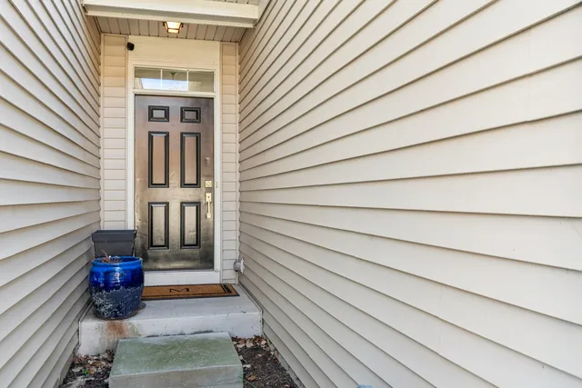 a view of entryway front of house