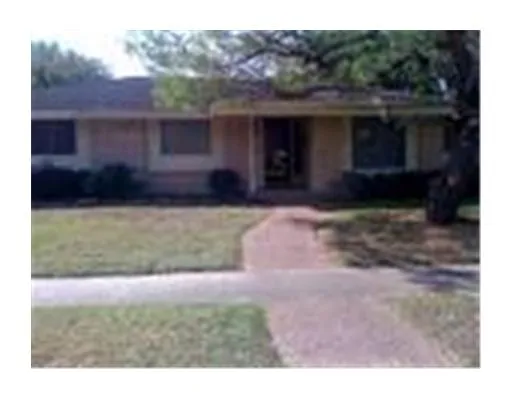 a front view of house with yard