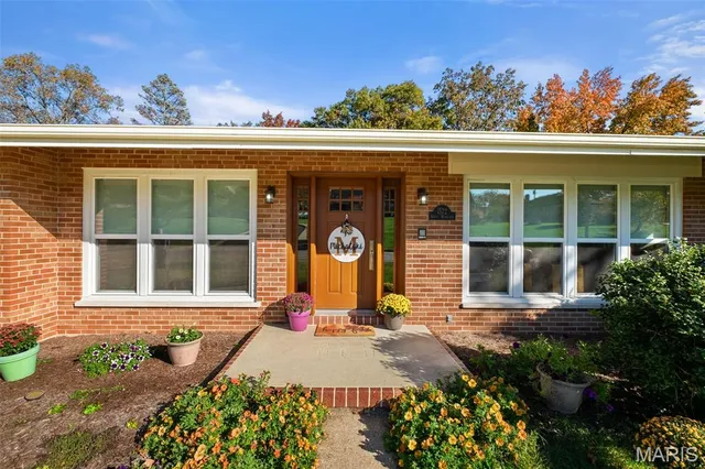 $585,000 | 1572 North Woodlawn Avenue, St. Louis, MO 63122