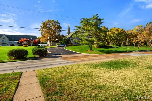 $585,000 | 1572 North Woodlawn Avenue, St. Louis, MO 63122