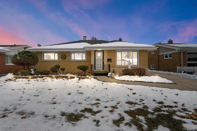 $435,000 | 11129 Martindale Drive, Westchester, IL 60154