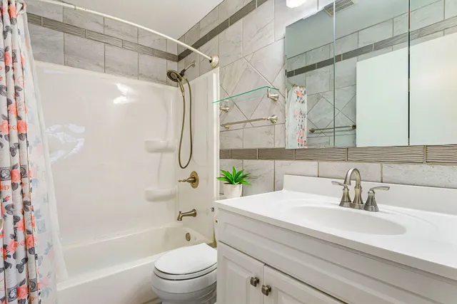 $435,000 | 11129 Martindale Drive, Westchester, IL 60154