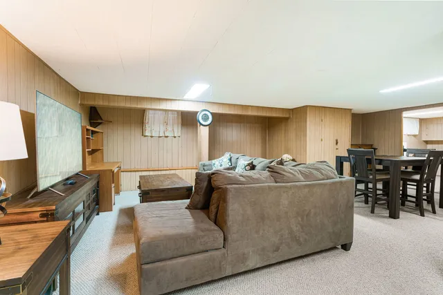 $435,000 | 11129 Martindale Drive, Westchester, IL 60154