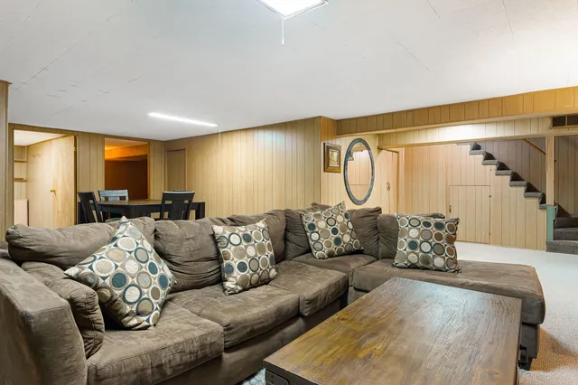 $435,000 | 11129 Martindale Drive, Westchester, IL 60154