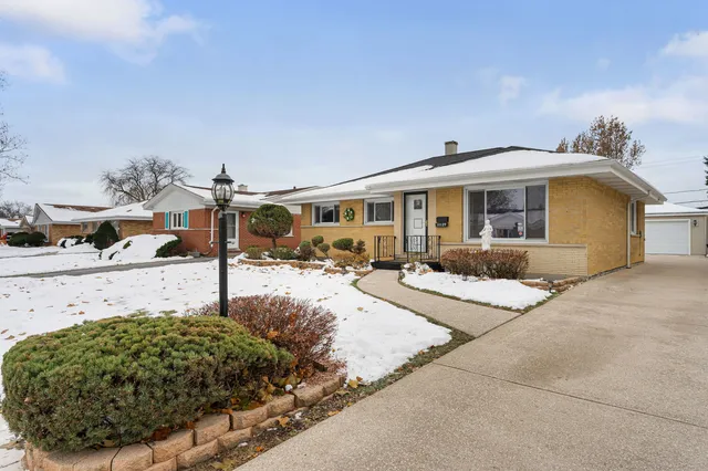 $435,000 | 11129 Martindale Drive, Westchester, IL 60154