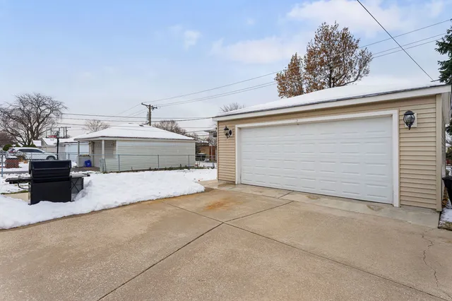 $435,000 | 11129 Martindale Drive, Westchester, IL 60154