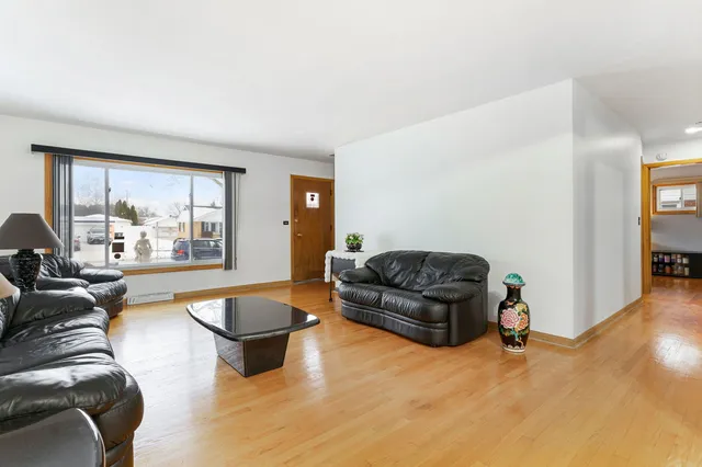 $435,000 | 11129 Martindale Drive, Westchester, IL 60154