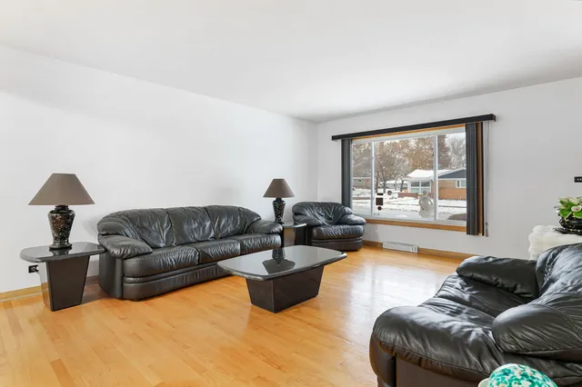 $435,000 | 11129 Martindale Drive, Westchester, IL 60154