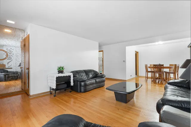 $435,000 | 11129 Martindale Drive, Westchester, IL 60154