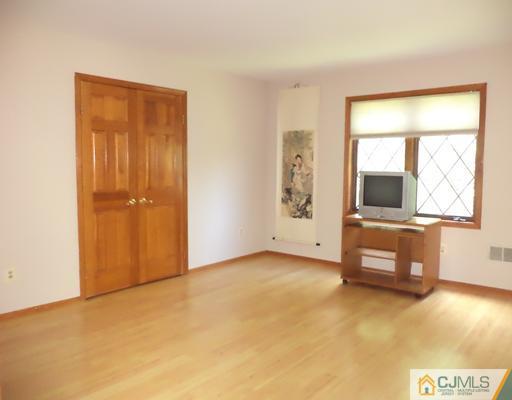 16 Pitt Road East Brunswick, NJ 08816 - Photo 12 of 20 Gallery Image 12