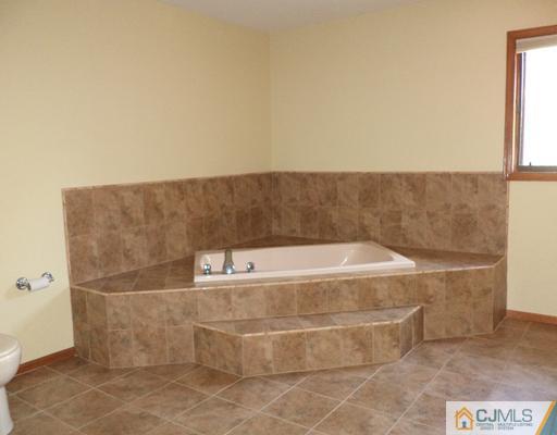 16 Pitt Road East Brunswick, NJ 08816 - Photo 17 of 20 Gallery Image 17