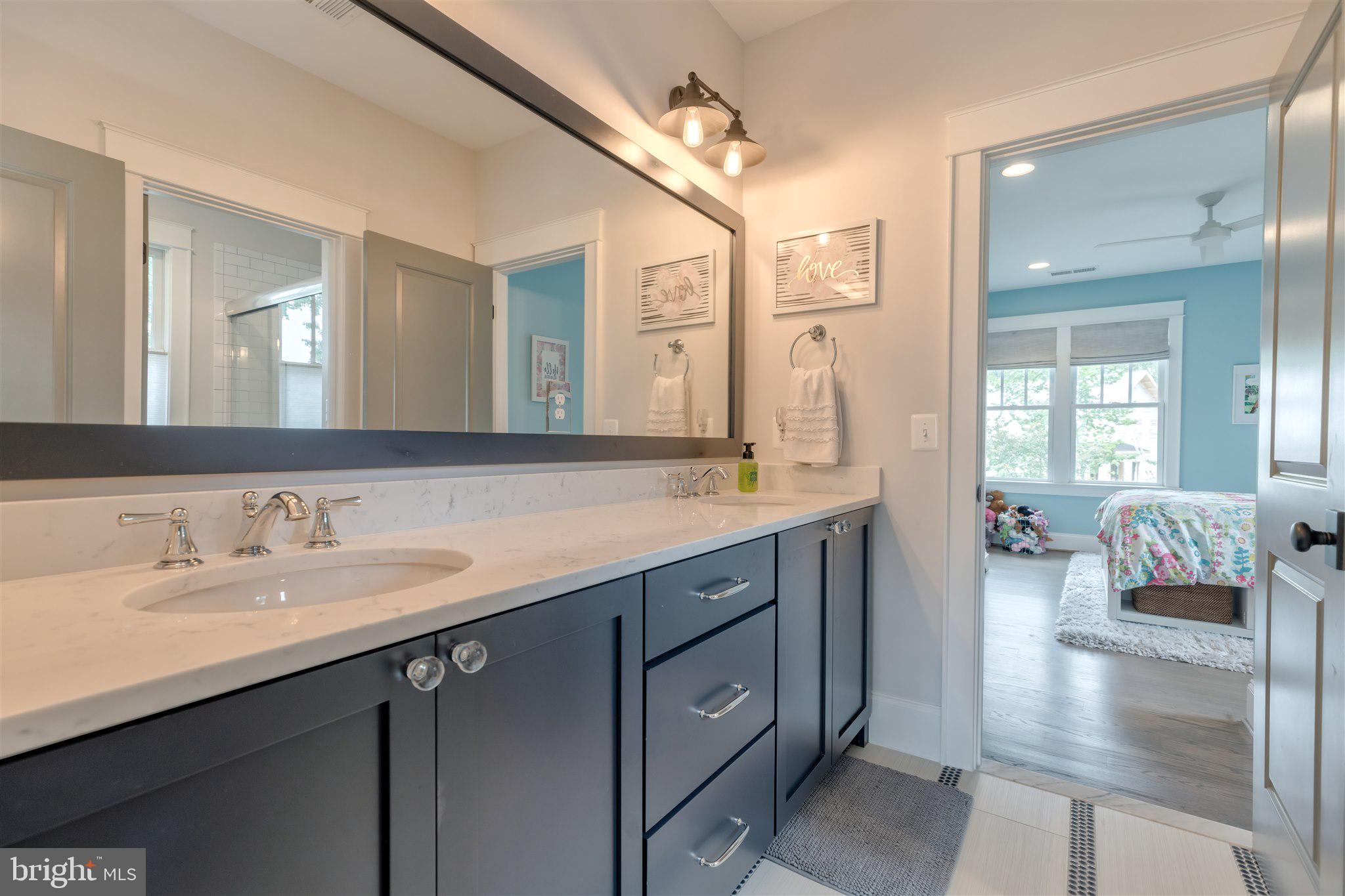 3609 John Marshall Drive Arlington, VA 22207 - Photo 49 of 71 Jack-n-Jill Bath