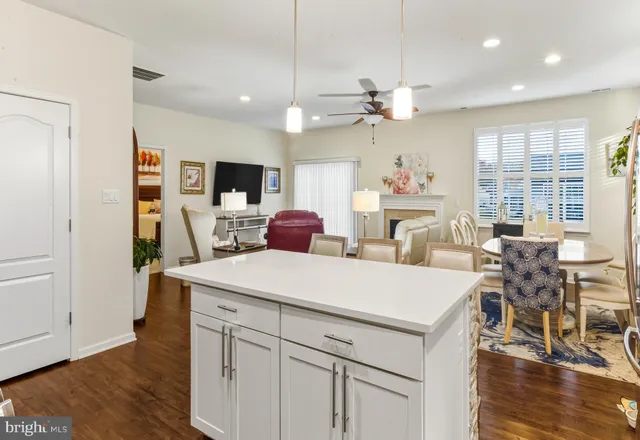 a large kitchen with kitchen island a large island in it