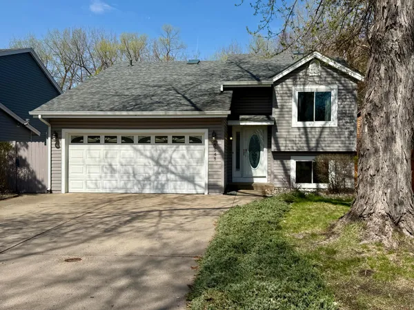 $399,900 | 5545 Knoll Drive, Shoreview, MN 55126