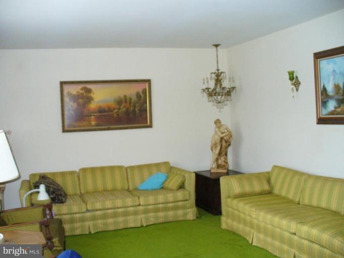 9509 Dawnvale Road Nottingham, MD 21236 - Photo 2 of 14 Living Room