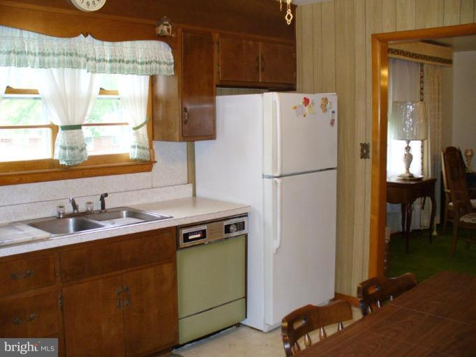 9509 Dawnvale Road Nottingham, MD 21236 - Photo 12 of 14 Kitchen #2