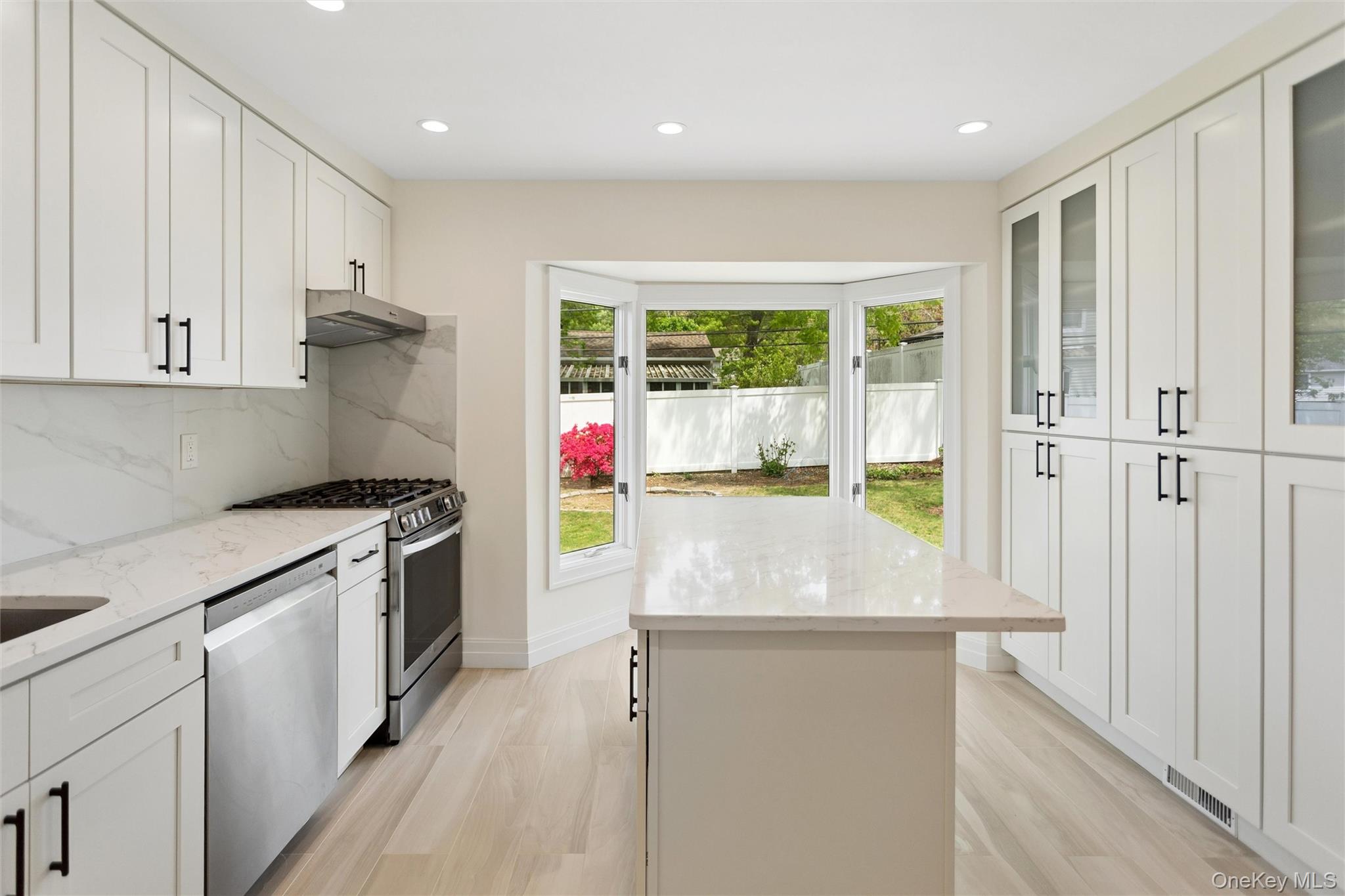 15 Locust Road Old Bethpage, NY 11804 - Photo 9 of 28