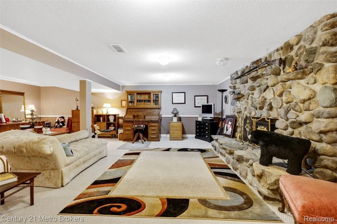 10065 Center Road Fenton, MI 48430 - Photo 43 of 77 dsc09484-dsc09486.jpg