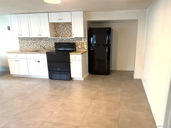 $2,600 | 95 Irving Avenue, Unit 1, Freeport, NY 11520