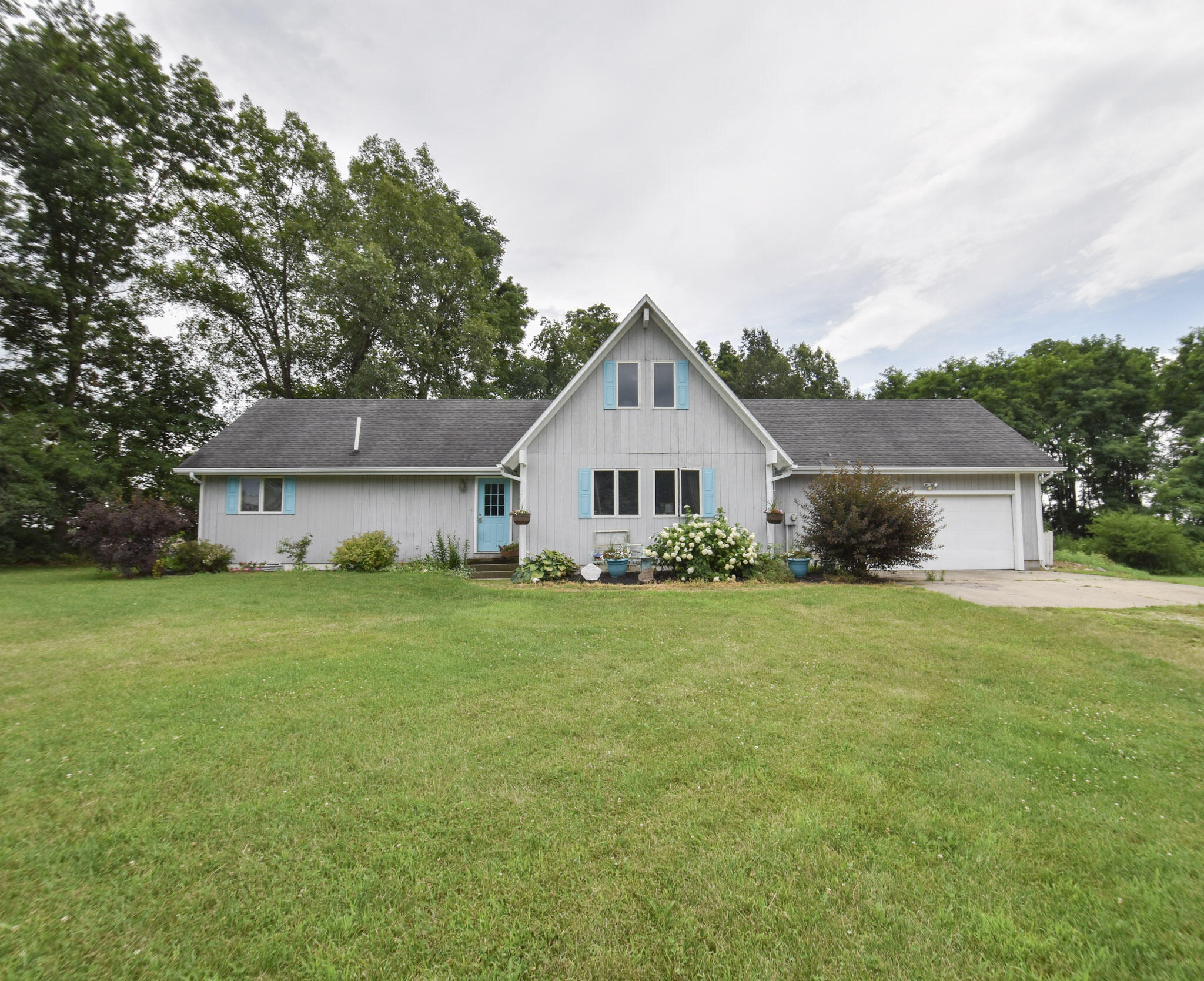 1161 Robinson Road Quincy, MI 49082 - Photo 1 of 35 DSC_0098