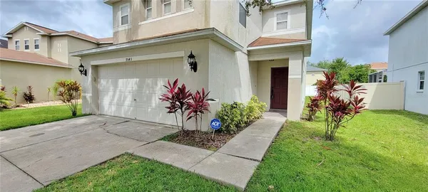 a view of a house with a yard