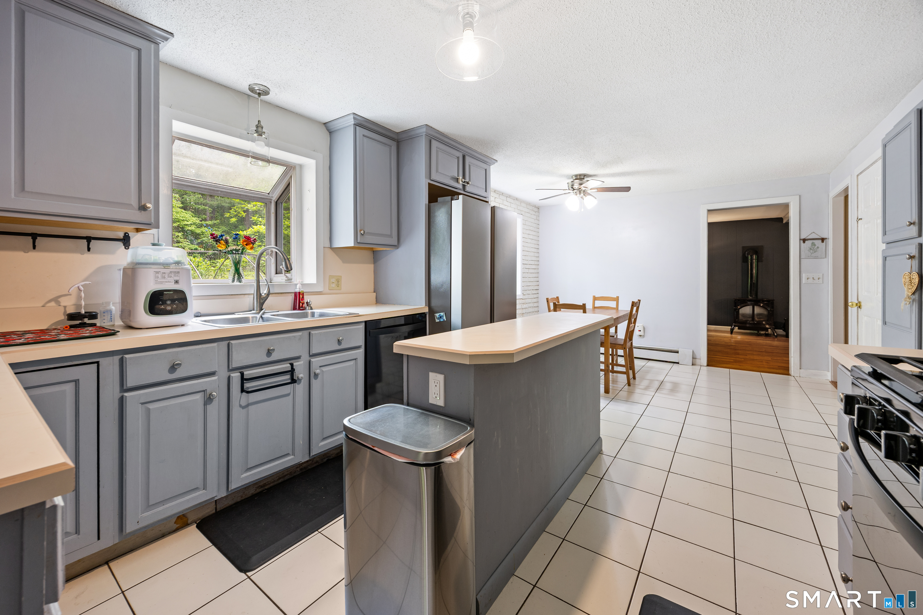 825 Neipsic Road Glastonbury, CT 06033 - Photo 5 of 40