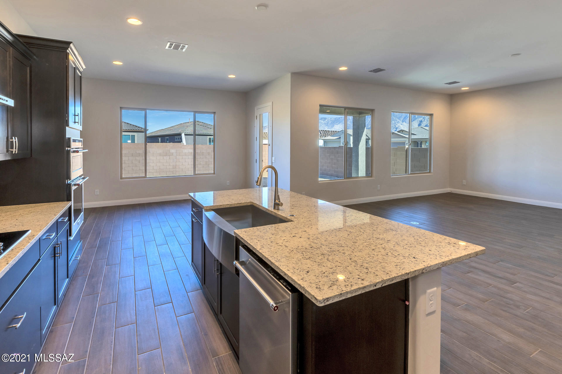 677 East Romsdalen Road East Tucson, AZ 85755 - Photo 6 of 44