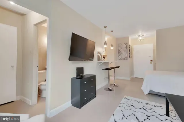 $2,000 | 1111 Arlington Boulevard, Unit 741, Arlington, VA 22209