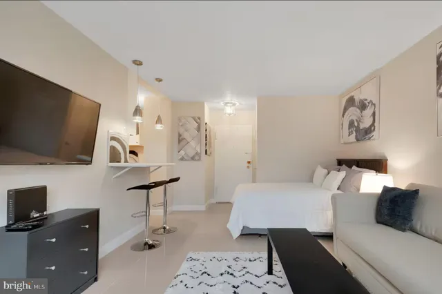 $2,000 | 1111 Arlington Boulevard, Unit 741, Arlington, VA 22209