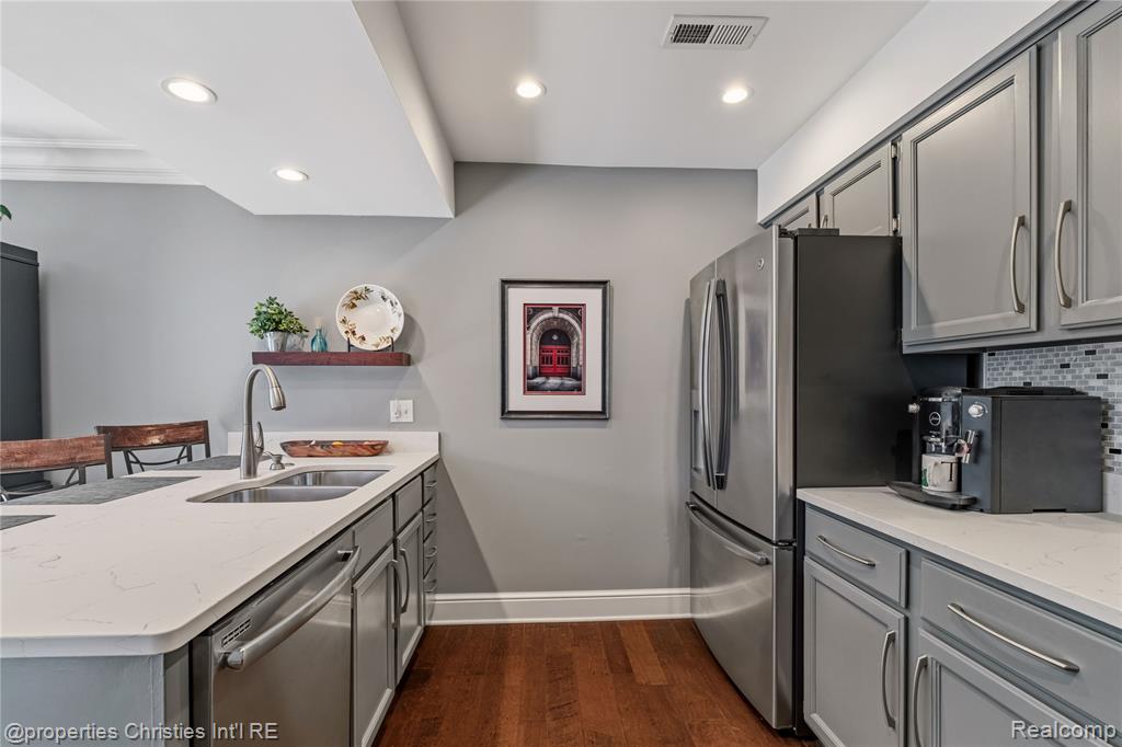 1695 Huntington Park Rochester Hills, MI 48309 - Photo 20 of 54