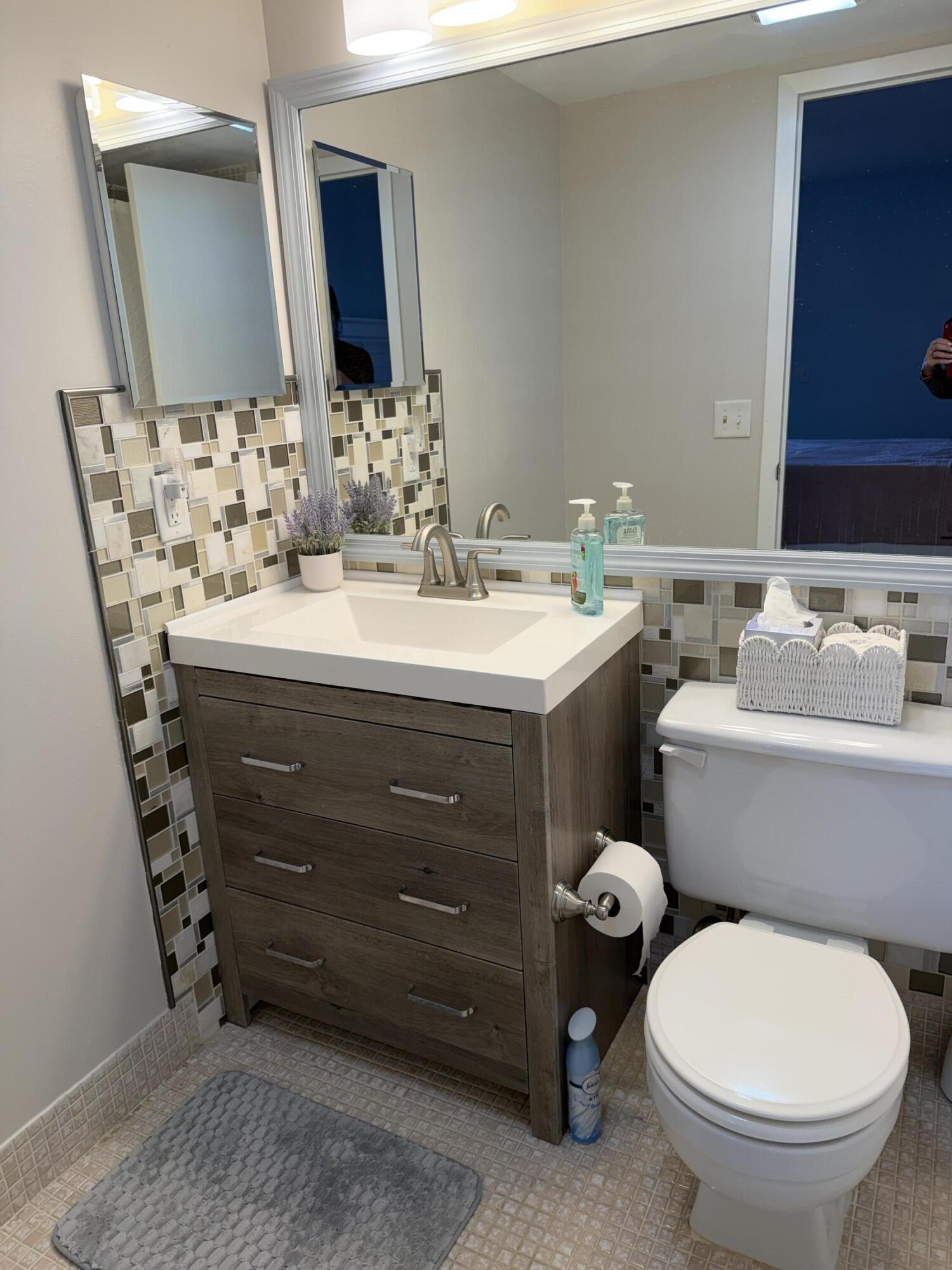 3062 Ainslie Drive Boca Raton, FL 33434 - Photo 15 of 27 a bathroom with a sink toilet and mirror