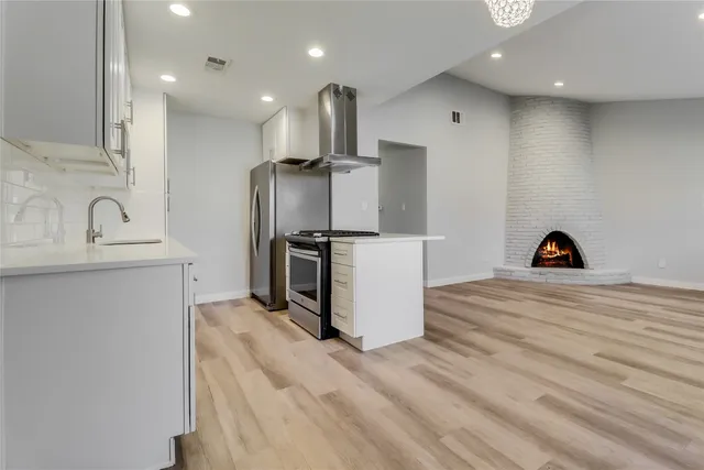 $1,950 | 4909 Hawk Cove, Unit A, Austin, TX 78745