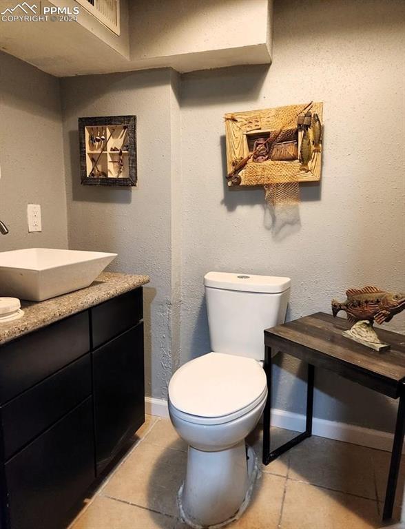 1509 Kickapoo Road Pueblo, CO 81001 - Photo 17 of 24 a bathroom with a toilet a sink and mirror