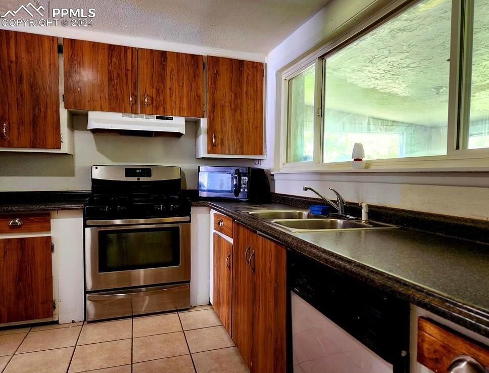 1509 Kickapoo Road Pueblo, CO 81001 - Photo 5 of 24 a kitchen with a sink and a stove